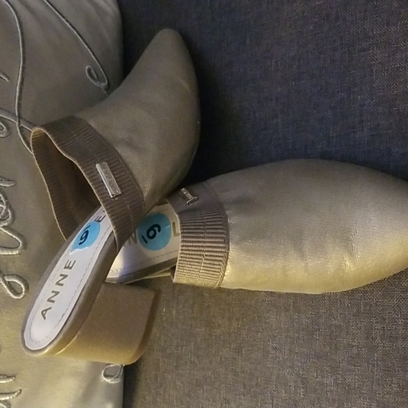 Anne Klein iFlex Mules, Size 6, Gold - Picture 2 of 3